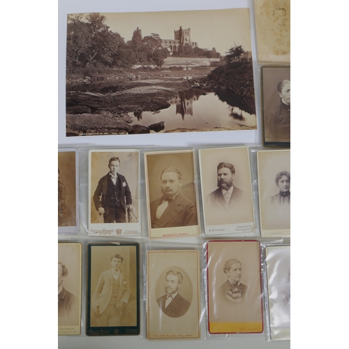 75 - A quantity of late C19th/early C20th photographic portrait cabinet cards together with a collection ... 