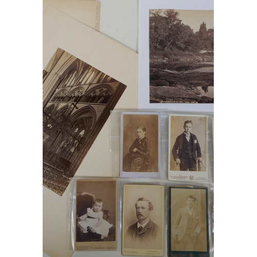 75 - A quantity of late C19th/early C20th photographic portrait cabinet cards together with a collection ... 