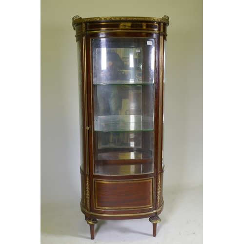 1138 - A C19th French mahogany vitrine, inlaid with brass and with ormolu mounts, the marble top with pierc... 