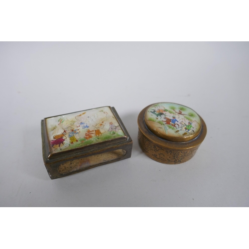 138 - A quantity of assorted trinket, pill, cigarette and card boxes/cases, including mother of pearl, hor... 