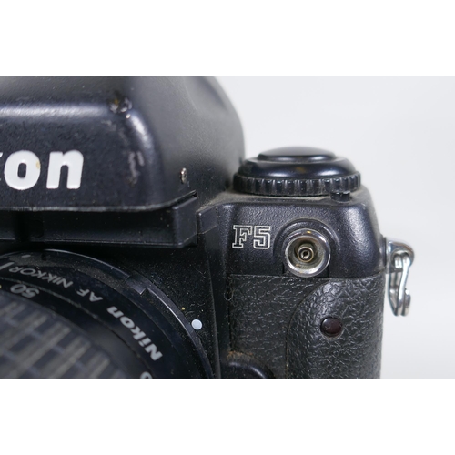 158 - A Nikon F5 Kodak Professional DCS 620 digital camera, fitted with an AF Nikkor 28-80mm lens, camera ... 