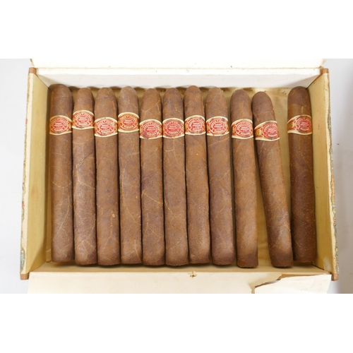 16 - A box of vintage Rodriguez Arguelles y Cia, Alvarez y Garcia, Romeo y Julieta, Seneca Havana cigars,... 