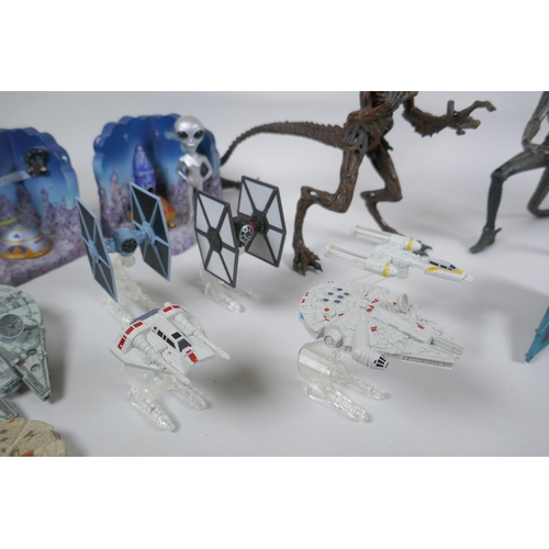 176 - A quantity of Sci-Fi movie toys to include Aliens and Star Wars