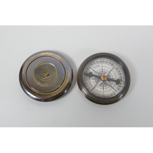 215 - A brass desk top magnifying glass and two reproduction brass compasses, lens 8cm diameter, 1AF