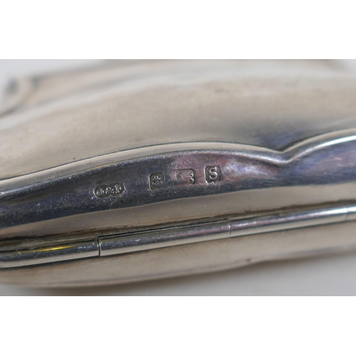 604 - An antique silver coin purse by Deakin and Francis Ltd, Birmingham, 1917, 64g gross, 9 x 5.5cm