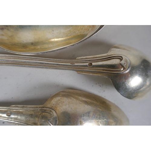 658 - A matched set of C18th French silver fiddle and thread spoons (5+4), 700g