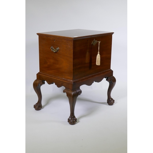 1145 - A George III mahogany wine cooler with lift up top and zinc lined interior, raised on a base with ca... 