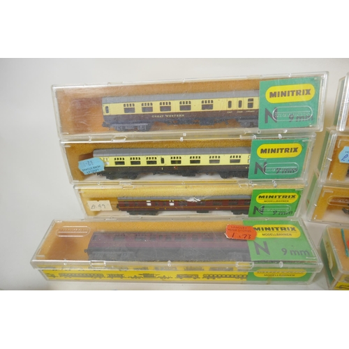 102 - A large quantity of Hornby Minitrix, Atlas, TRIX, Lima etc N gauge locomotives and rolling stock, an... 