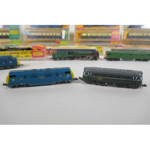 102 - A large quantity of Hornby Minitrix, Atlas, TRIX, Lima etc N gauge locomotives and rolling stock, an... 