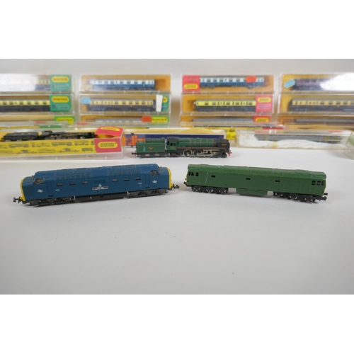 102 - A large quantity of Hornby Minitrix, Atlas, TRIX, Lima etc N gauge locomotives and rolling stock, an... 