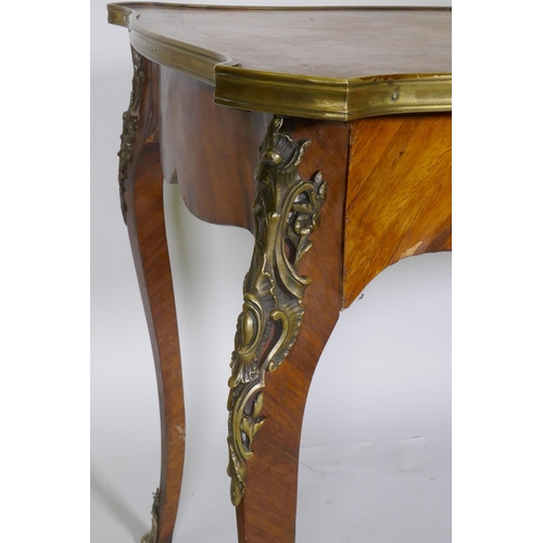 1043 - A French marquetry inlaid side table, with shaped top and brass mounts and single frieze drawer, rai... 