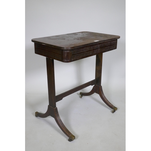 1090 - A Regency mahogany single drawer side table, with reeded edge top and all round moulded frieze, rais... 