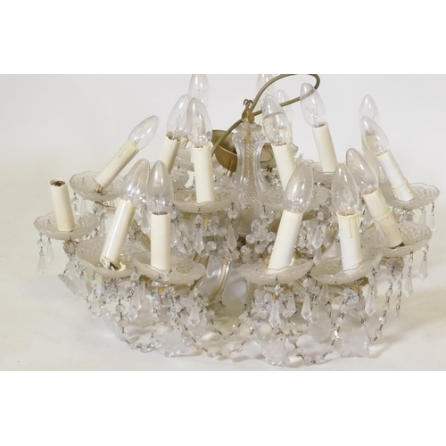 1093 - An eighteen branch crystal glass chandelier