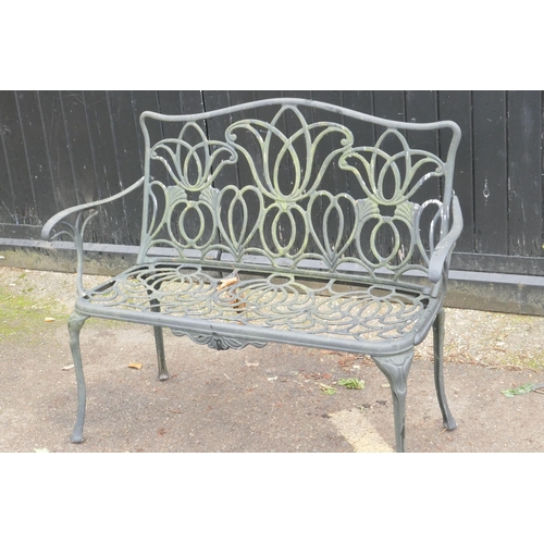 1115 - A metal garden bench