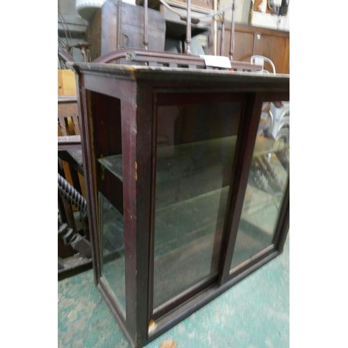 1122 - An early C20th shop cabinet with sliding doors and glass shelves, 99 x 38 x 96cm