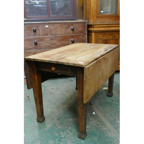 1124 - A C19th pine drop leaf scullery table, with single end drawer, 107 x 65 x 72cm