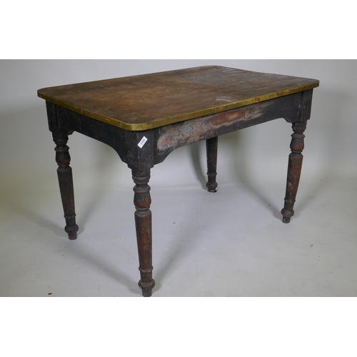 1125 - A C19th mahogany tavern type table, the one piece top with brass edge, raised on turned supports, 10... 