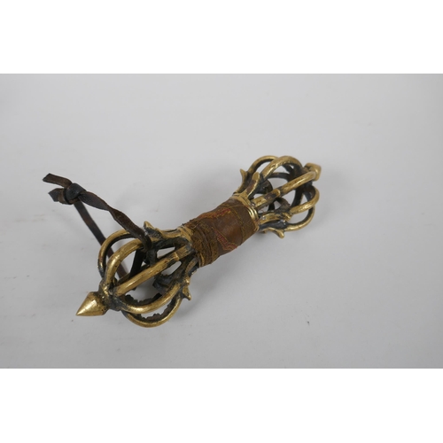 129 - A Tibetan bronze vajra, 15cm long