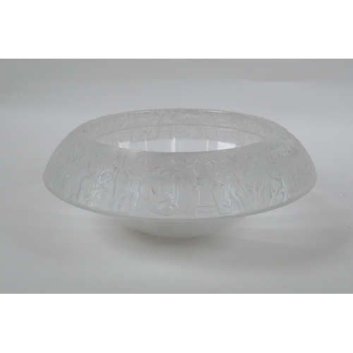 137 - A vintage heavy glass ice bowl with a classical design to the rim, 27cm diameter