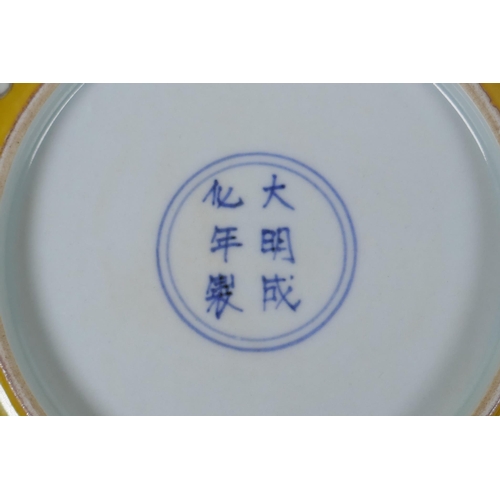 153 - A yellow ground porcelain dish with blue and red dragon decoration, Chinese Chenghua 6 character mar... 