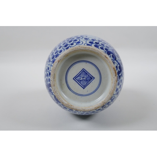 173 - A Chinese blue and white porcelain bottle vase with phoenix decoration, mark to base, 29cm high