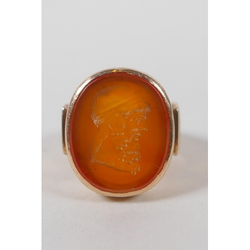 607 - An antique intaglio ring, with finely carved inset stone in an antique high carat gold mount, approx... 