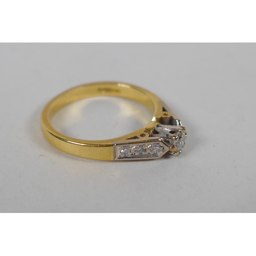 615 - An 18ct yellow gold and diamond ring, with a central set diamond and three diamonds set to each shou... 