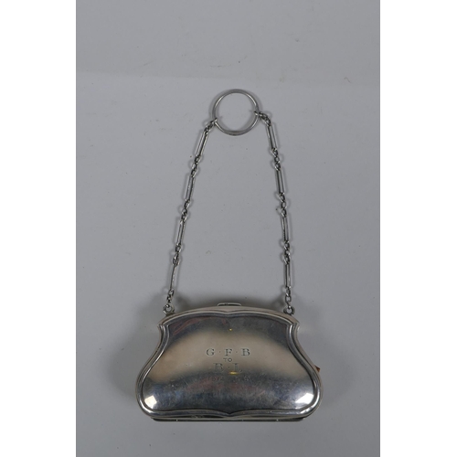 662 - An antique silver coin purse by Deakin and Francis Ltd, Birmingham, 1917, 64g gross, 9 x 5.5cm