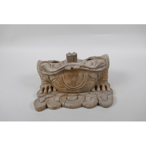 97 - An antique Chinese carved wood Chan Chu (money toad), 20 x 24cm