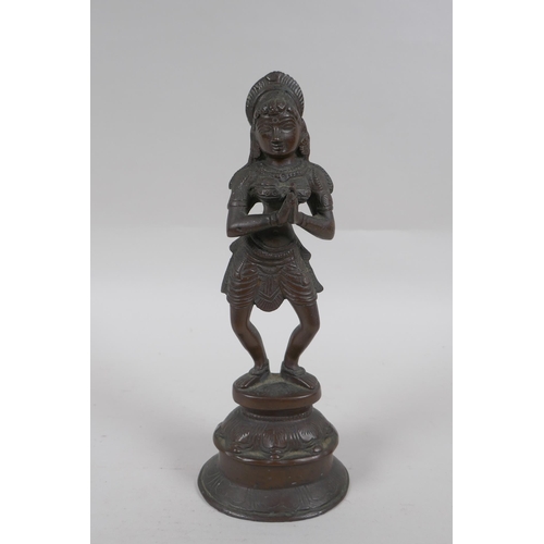 286 - An Indian bronze figure of a woman dancing, 22cm high