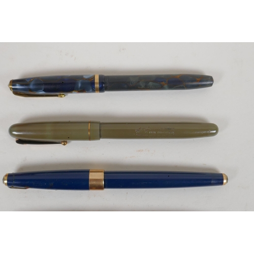 121 - A large collection of vintage fountain pens, propelling pencils and ballpoint pens, including a Conw... 