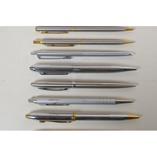 121 - A large collection of vintage fountain pens, propelling pencils and ballpoint pens, including a Conw... 