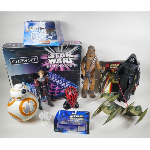 249 - A collection of Star Wars toys, to include a chess set, action figure, starships and moneybox