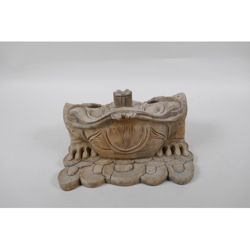 271 - An antique Chinese carved wood Chan Chu (money toad), 20 x 24cm