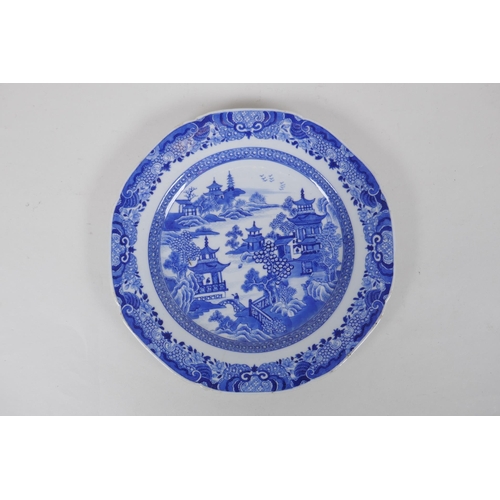 285 - A late C18th/early C19th Chinese blue and white export porcelain cabinet plate decorated with a rive... 