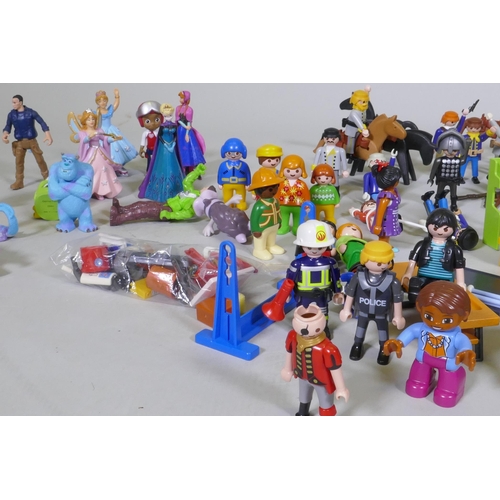 40 - Playmobil figures, American civil war troops, knights in armour, police, Native Americans, an igloo ... 