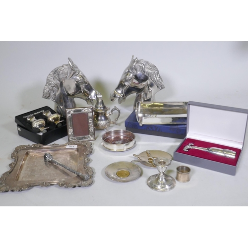 613 - A small quantity of hallmarked silver and silver plated ware