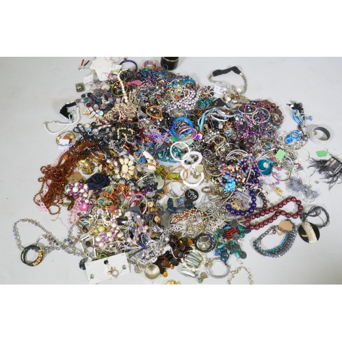 615 - A quantity of costume jewellery