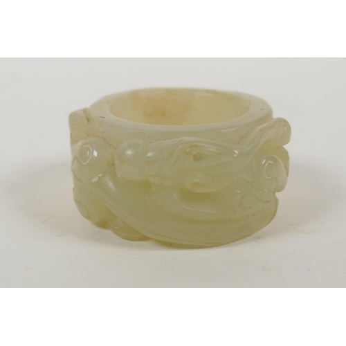 621 - A Chinese hardstone thumb ring with carved dragon decoration