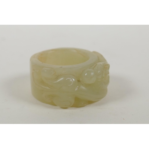 621 - A Chinese hardstone thumb ring with carved dragon decoration