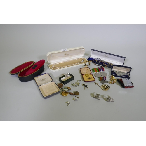 655 - A small collection of costume jewellery, vintage diamante convertible brooch, Ronson lighter in good... 