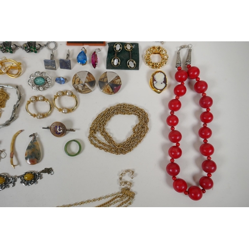 668 - A collection of good quality vintage costume jewellery including brooches, necklaces, earrings, cuff... 