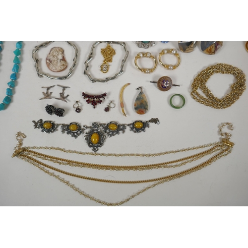 668 - A collection of good quality vintage costume jewellery including brooches, necklaces, earrings, cuff... 