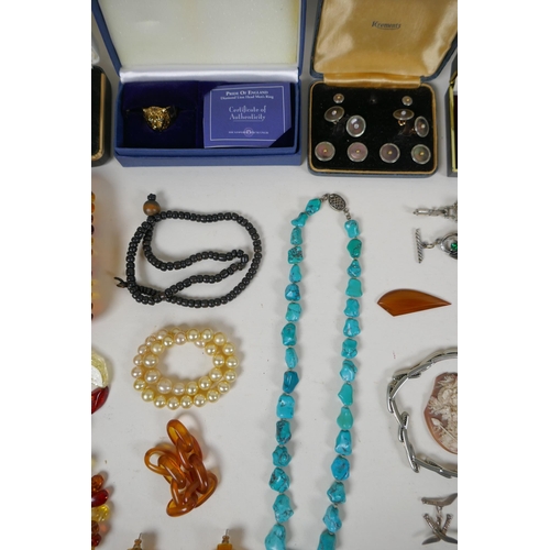 668 - A collection of good quality vintage costume jewellery including brooches, necklaces, earrings, cuff... 