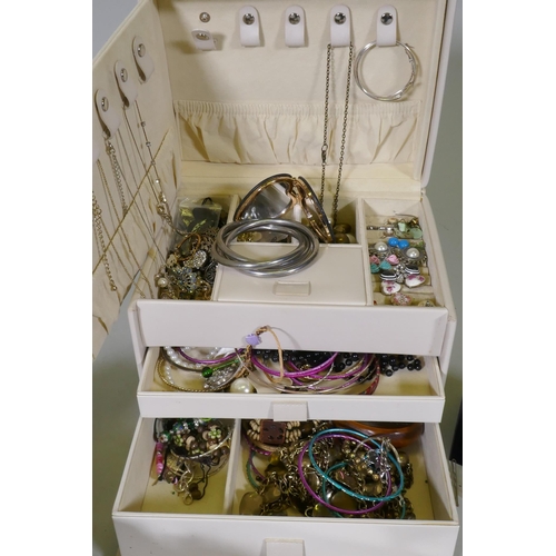 675 - A quantity of costume jewellery etc