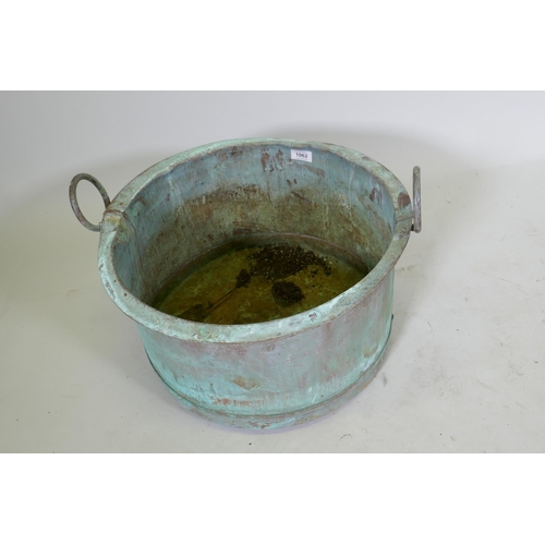 1062 - Antique copper jardiniere/planter with two handles, 48cm diameter x 36cm high