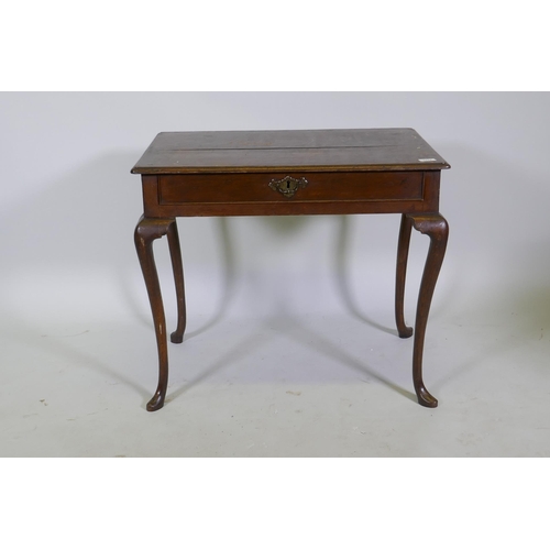 1112 - A small Georgian oak side table, with moulded edge top, and single drawer, raised on cabriole suppor... 