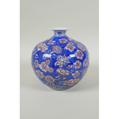 137 - A Chinese blue and white porcelain pomegranate shaped vase, with allover floral decoration and red h... 