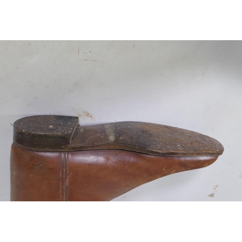 14 - A pair of vintage brown leather riding boots, with beechwood trees, 28cm long