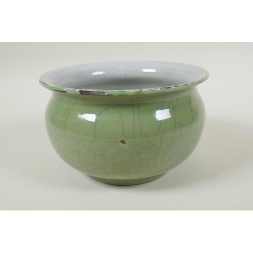 184 - A Chinese celadon crackle glazed porcelain bowl, 17cm diameter